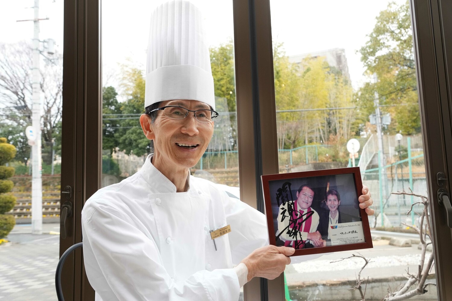 猪木との思い出を語る『デリチュース』の長岡末治さん