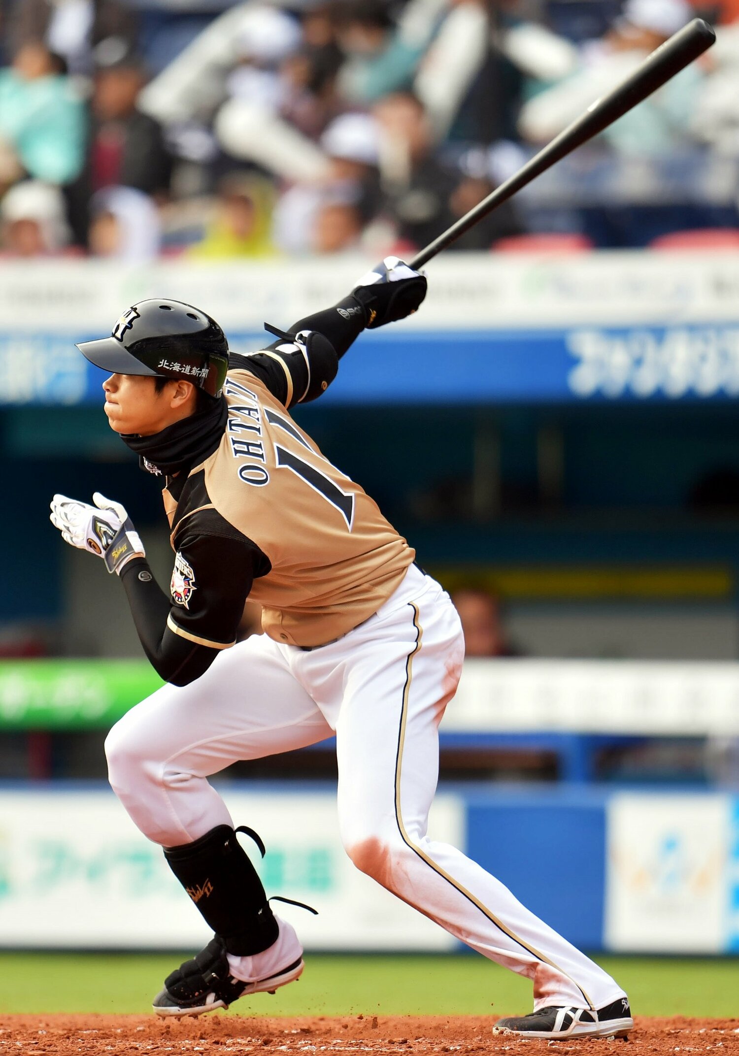 2017年4月6日、日ハム時代の大谷。この試合、2番打者で起用され4打席目に2塁打を放った ©︎SANKEI SHIMBUN