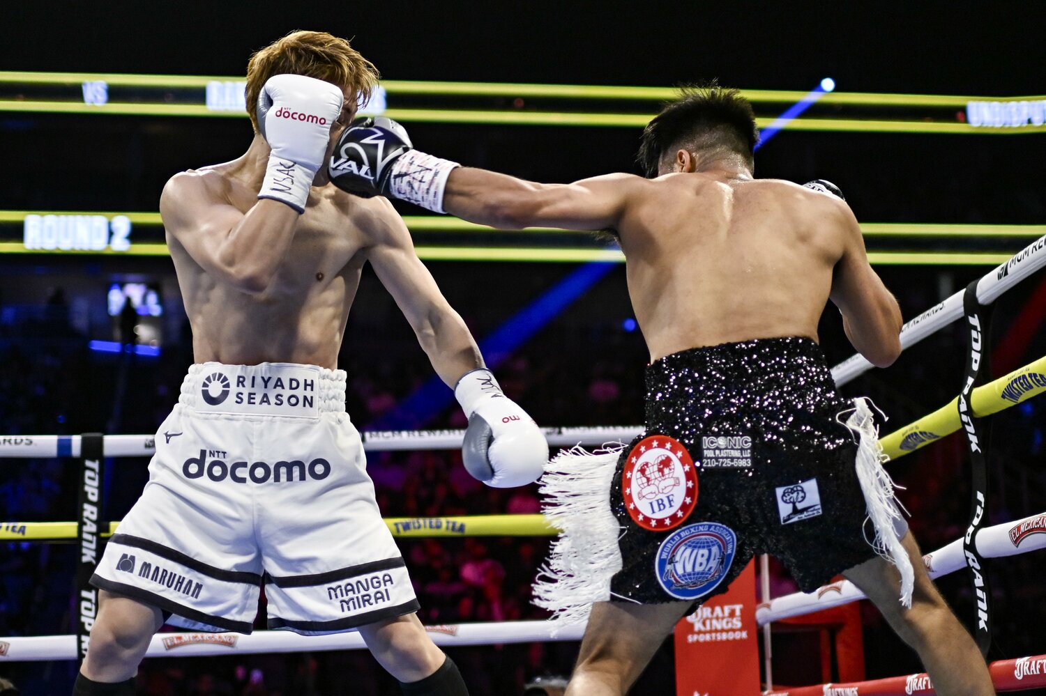 幾度となく左フックを狙っていたカルデナス ©Hiroaki Finito Yamaguchi