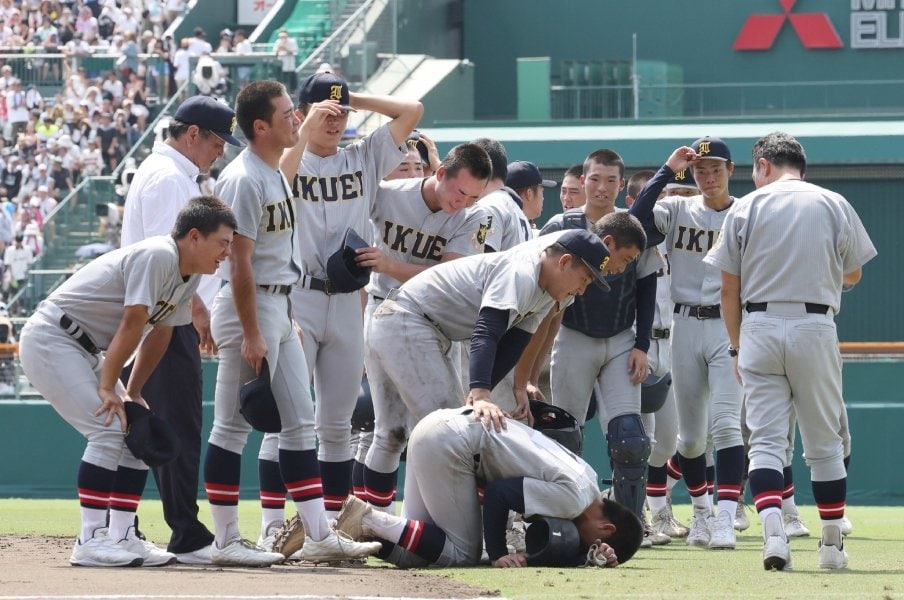 仙台育英の誤算“たった1つの想定外”「80球以降に制球が乱れる」沖縄尚学エース・末吉良丞の衝撃…須江航監督に密着記者は“甲子園名試合”をこう見た＜Number Web＞ photograph by JIJI PRESS