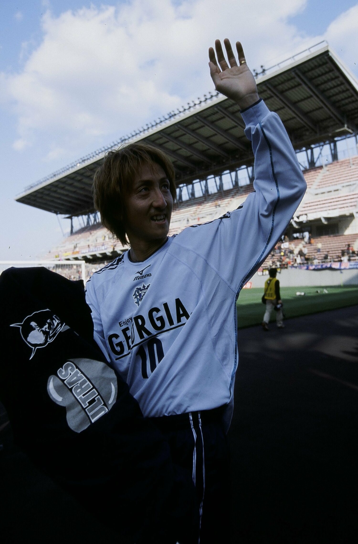 写真は現役時代の宮原裕司さん。東福岡高を卒業後、名古屋、福岡、鳥栖などでプレー。引退後は福岡のアカデミーコーチ、ガンバ大阪のトップチームコーチなどを務め、現在は松本山雅のトップチームコーチ　©J.LEAGUE
