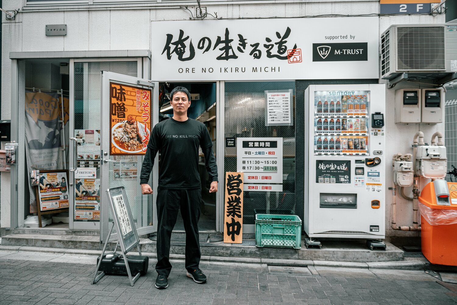 「俺の生きる道」白山店にて撮影　©Takuya Sugiyama