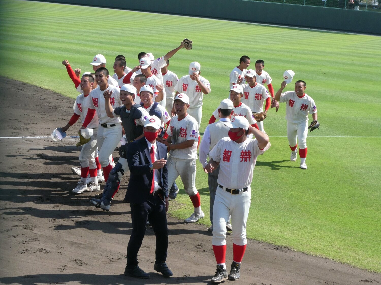 優勝を喜ぶ智弁和歌山ナイン　©︎Noriko Yonemushi