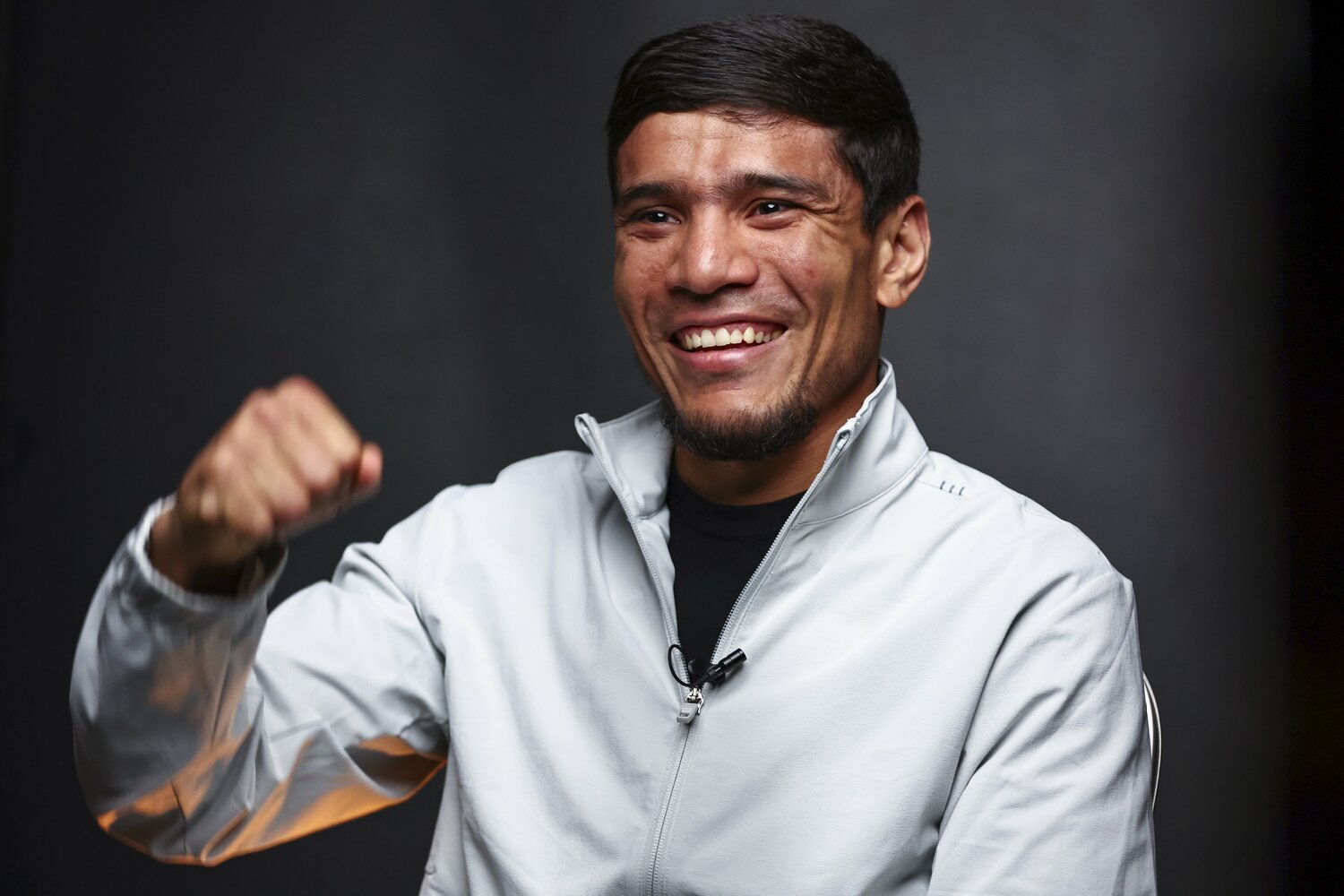 井上尚弥へのリスペクトを感じさせるアフマダリエフ　©︎Getty Images