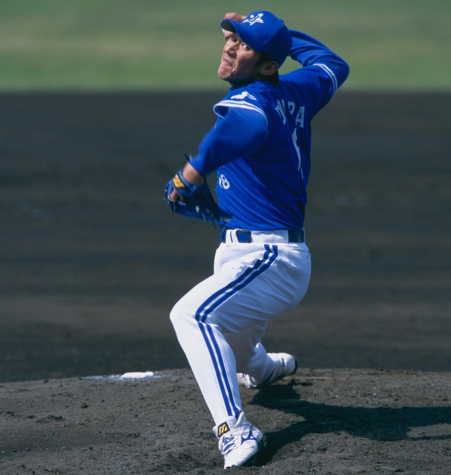 2002年、開幕投手を務めた際の三浦大輔　©Tadashi Shirasawa