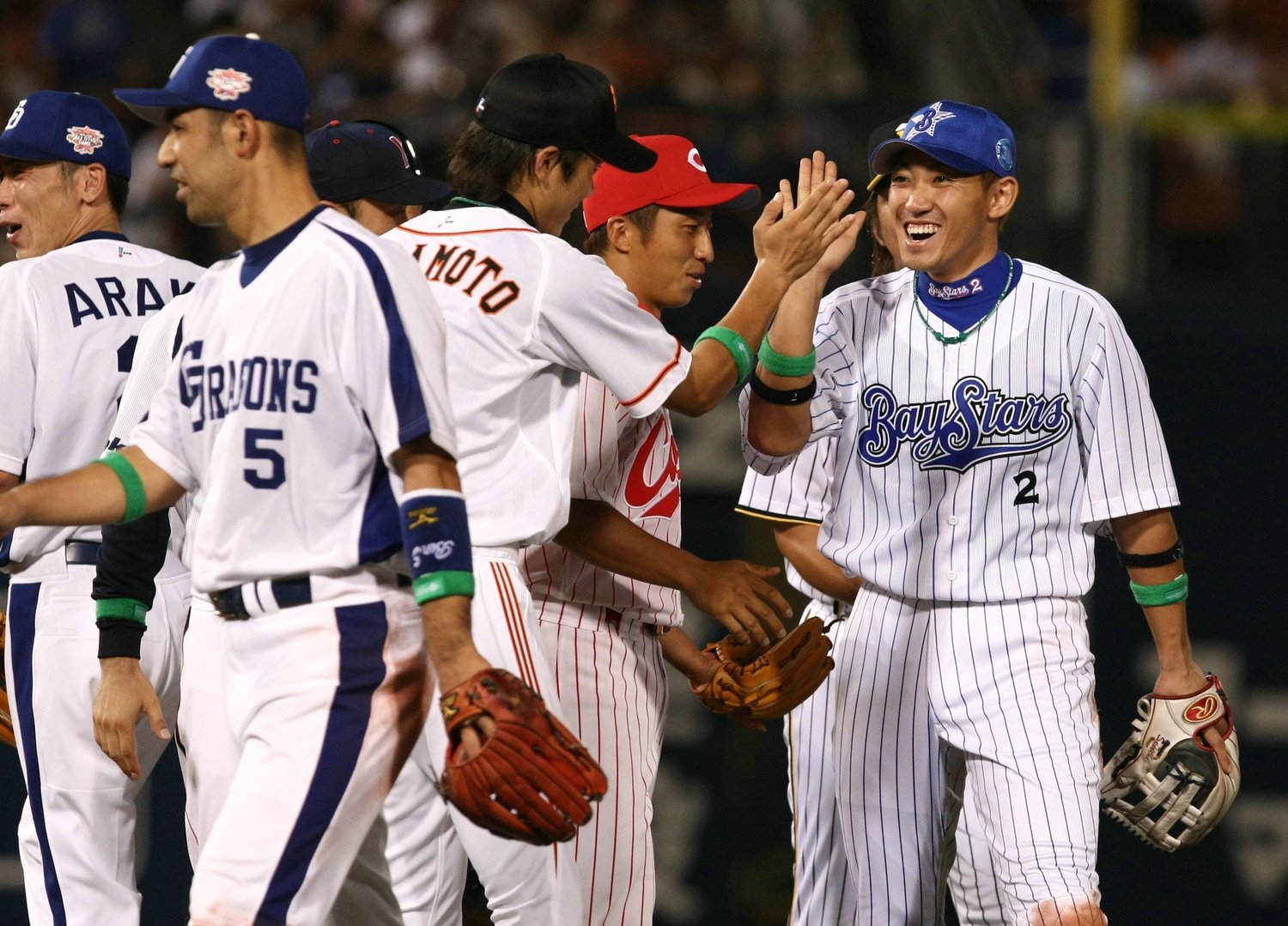 ベイスターズ時代の内川©JIJI PRESS