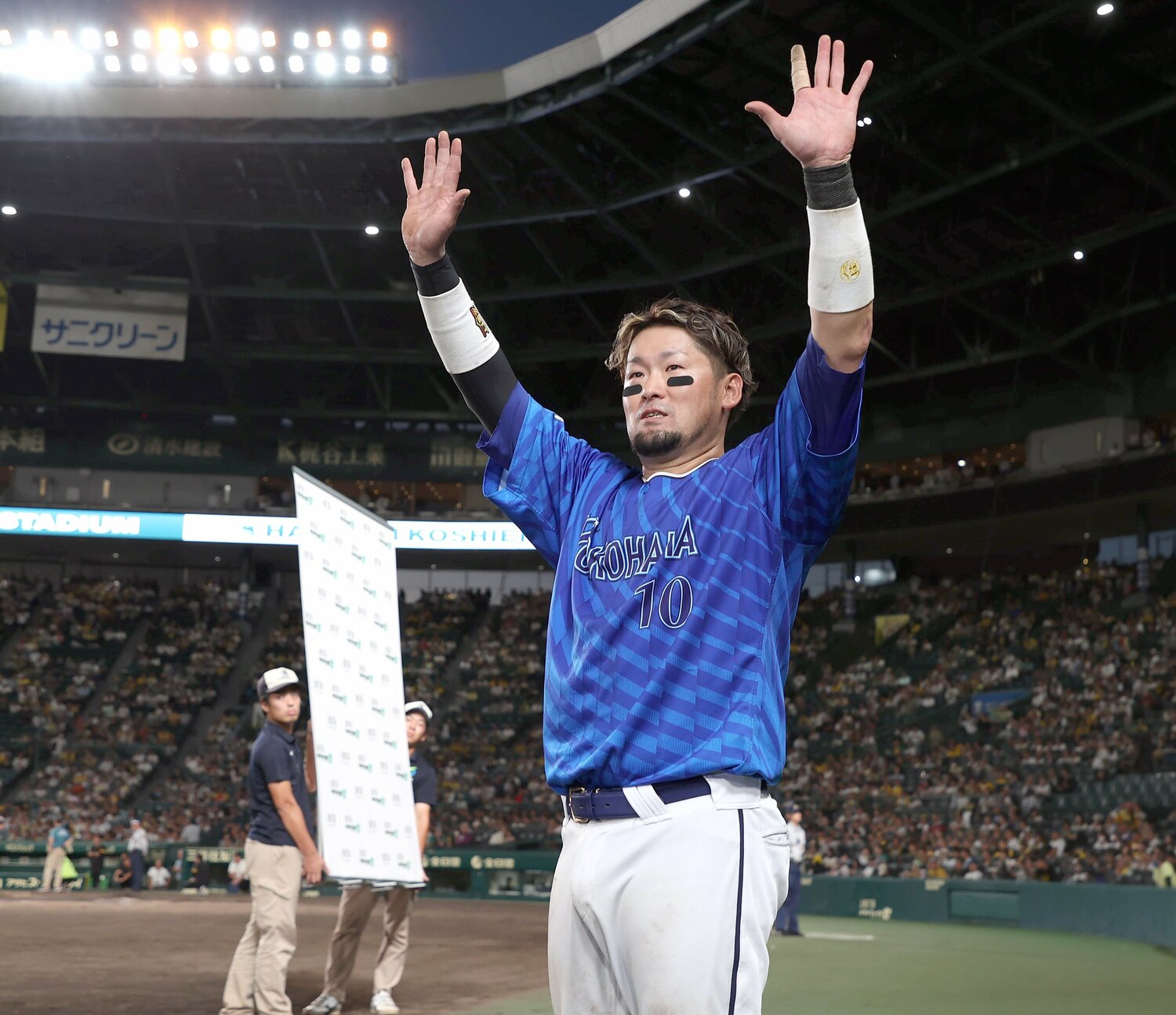 CS第2戦、5打点の大活躍を見せた戸柱 ©Sankei Shimbun