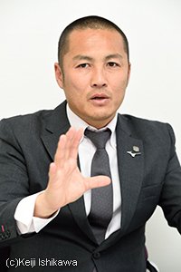 1972年4月30日、広島県生まれ。現役時代はミスターセレッソとして活躍し、Jリーグベストイレブンに2度選出。日本代表として'98年フランス、'02年日韓とW杯2大会に出場。現在はセレッソ大阪・アンバサダー。