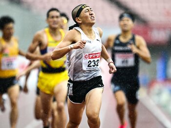 17歳で日本選手権優勝…“800mの怪物”落合晃の衝撃「一度も先頭譲らず」「勝っても地面を叩いて号泣」雨中の圧勝劇を振り返る＜Number Web＞ photograph by Asami Enomoto