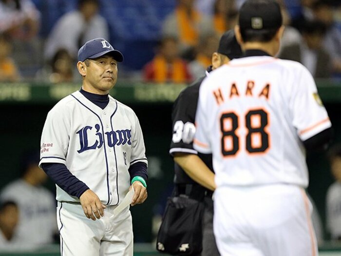 “今の西武らしさ”を貫いて復権を。田辺監督代行と選手の厚い信頼関係。＜Number Web＞ photograph by NIKKAN SPORTS