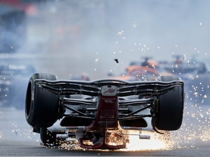 《F1》身の毛もよだつクラッシュから周冠宇を生還させた「HALO」とは? セナの死からの安全性の進化と事故の歴史<Number Web> photograph by Getty Images