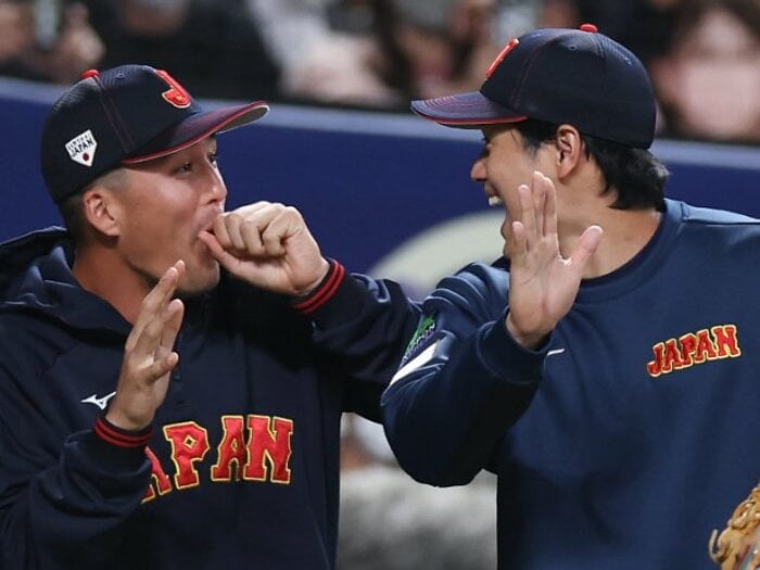 大谷翔平の「仲間想い」な日常…スキンシップに“神インタビュー”、新世代リーダーの“コミュニケーション能力”は何がスゴい？ ヌートバーらの証言＜Number Web＞ photograph by 日刊スポーツ／アフロ