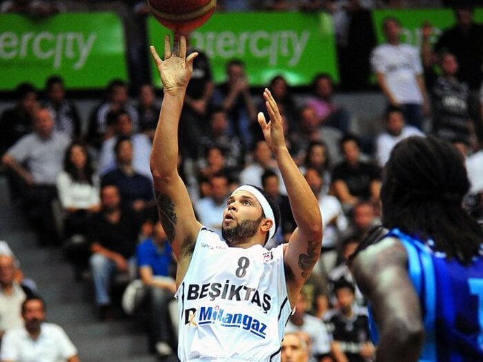 ロックアウト継続に伴い、欧州に向かうスターたち。～NBA開幕延期で喜ぶのは？～＜Number Web＞ photograph by NBAE/Getty Images