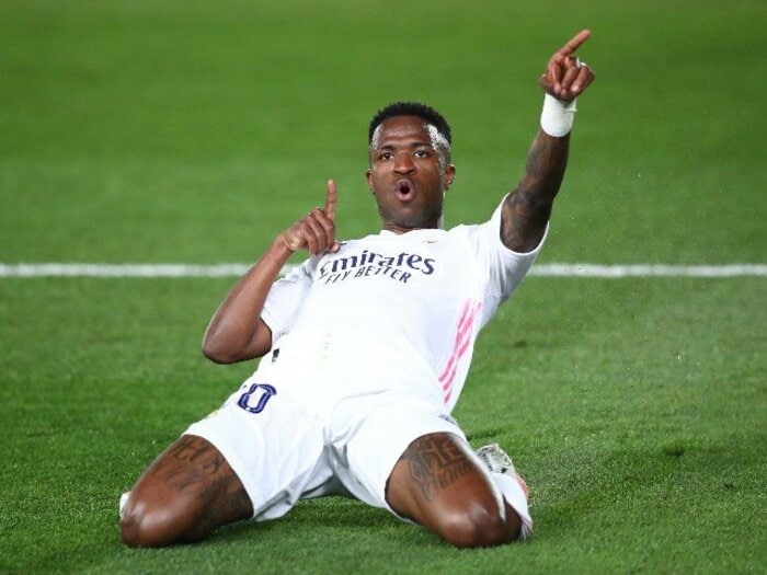 「あいつにはパスを出すな」チーム内の批判を覆して… “殺気が消えた”20歳ビニシウスがマドリーで輝いている理由＜Number Web＞ photograph by Getty Images