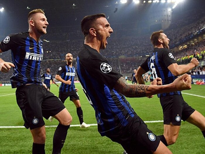 インテルの「運命の男」ベシーノ。ボールはいつも彼の所に飛んで来る。＜Number Web＞ photograph by Uniphoto PRESS