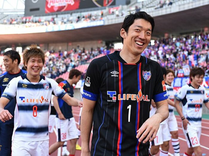 権田修一と榎本達也が話し合うこと。10歳差、2人のGKの不思議な関係性。＜Number Web＞ photograph by J.LEAGUE PHOTOS