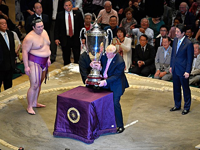 やけに揃ったスポーツ紙の足並み。「トランプ大相撲」をどう報じたか。 - 相撲 - Number Web - ナンバー