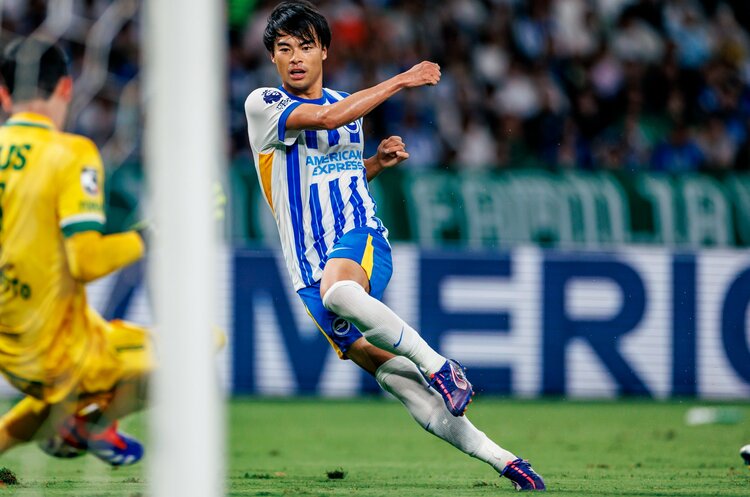 三笘薫の“テレビに映らないプロ意識”「開始8分で水を