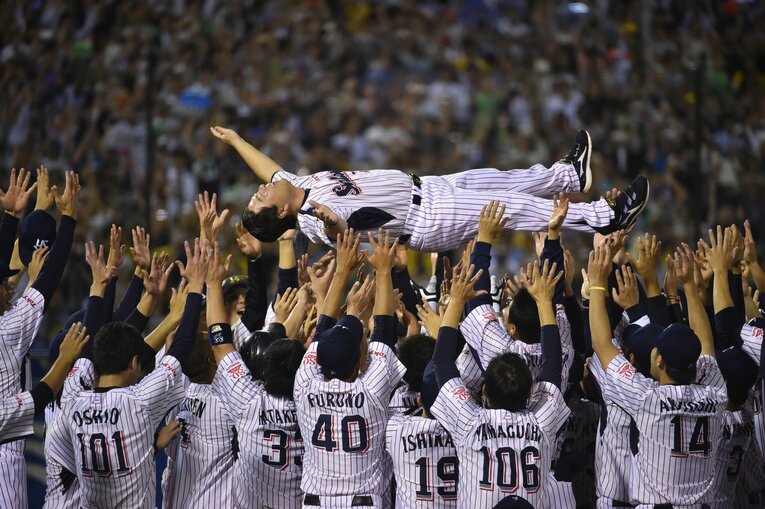 「安堵」の胴上げ　©Hideki Sugiyama