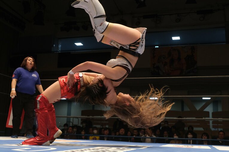 「高校に行く時間がもったいない」16歳の女子レスラーに師匠もビックリ「お前バケモノだな」 姉超えを誓う、稲葉あずさの“青天井の可能性”(28)