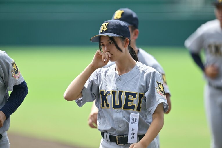 準々決勝・智弁和歌山戦で敗れ涙をぬぐう星よつはさん　©Hideki Sugiyama