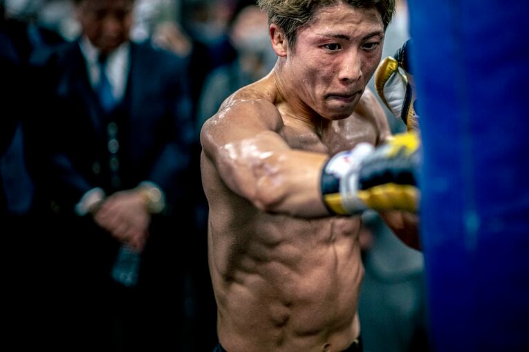 サンドバッグを叩く井上尚弥　©Takuya Sugiyama