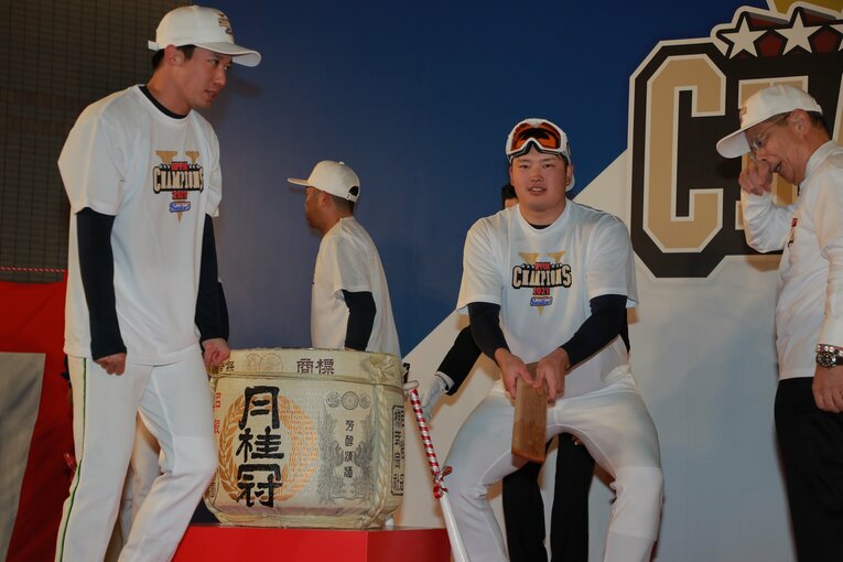 「高卒4年目の村上があんなことしていたら、90年代だったら怒られるよ」高津臣吾監督（53歳）がヤクルトで変えた“野球界の常識”(7)