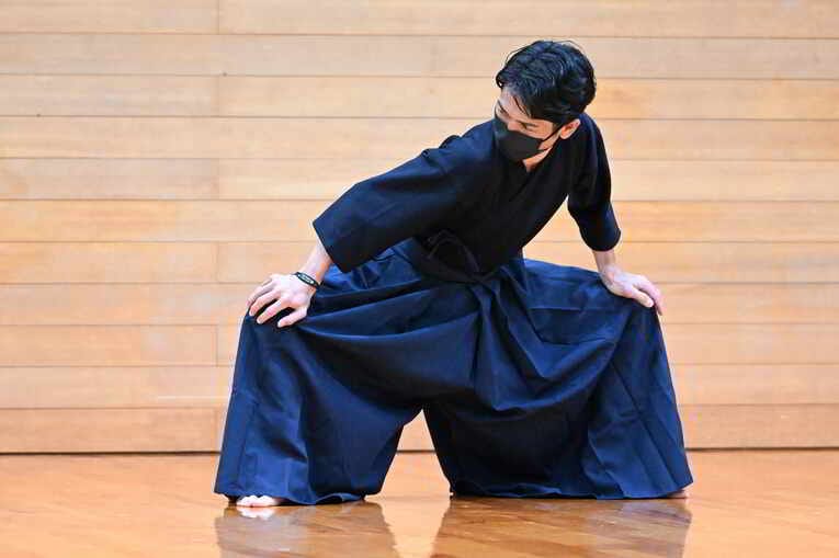 稽古前の準備運動　©Keiji Ishikawa