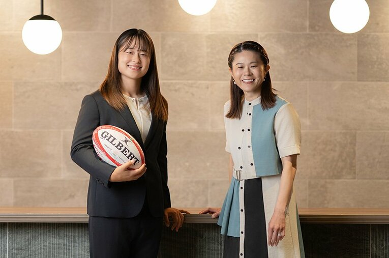 左から長田いろは（ラグビー15人制女子日本代表）、澤穂希（JFA Magical Fieldキャプテン） ／ photograph by Shiro Miyake