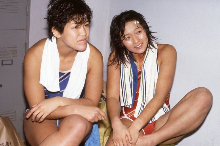 クラッシュ・ギャルズの伝説は、長与千種とライオネス飛鳥の“ストリートファイト”から始まった ／ photograph by 東京スポーツ新聞社