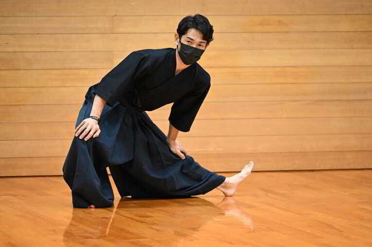 稽古前の準備運動　©Keiji Ishikawa