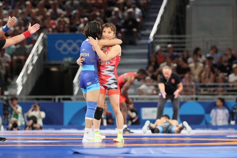 レスリング女子50kg級1回戦、須崎優衣vs.ビネシュ・フォガト　©Kaoru Watanabe/JMPA