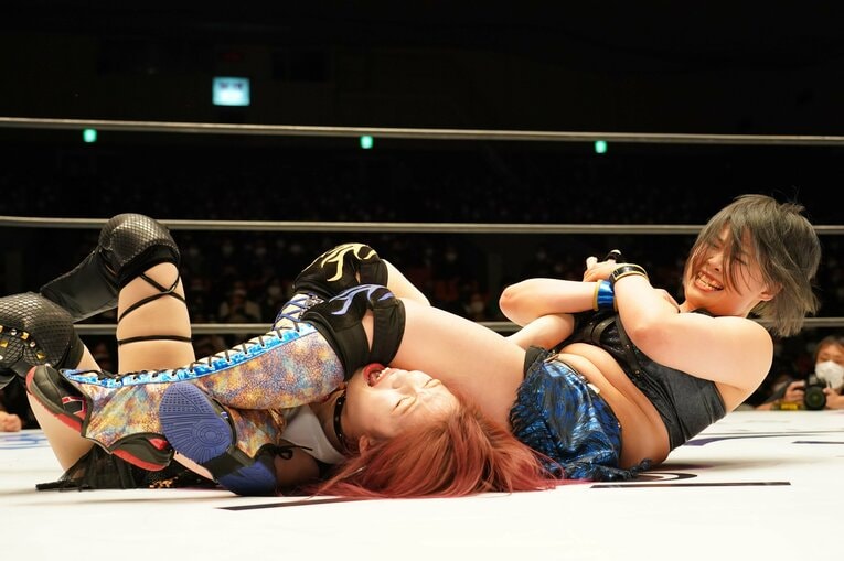 MIRAIの腕ひしぎ十字固め