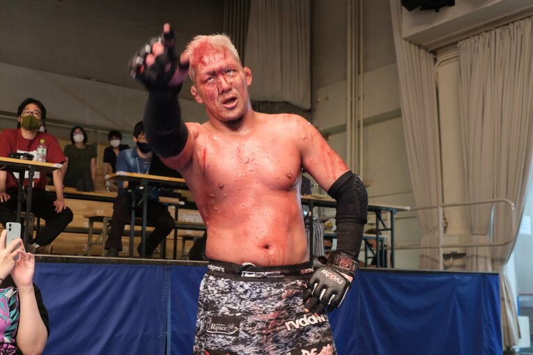 「デスマッチ・イズ・マイライフ」妻の急死を乗り越えた“クレイジー・キッド”竹田誠志の決意「蛍光灯やカミソリで傷つけ…でもそれが生きがい」(29)