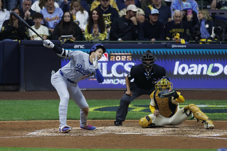 リーグチャンピオンシップシリーズ、ブルワーズとの第2戦。8回の好機に三振に倒れた大谷 ©Getty Images