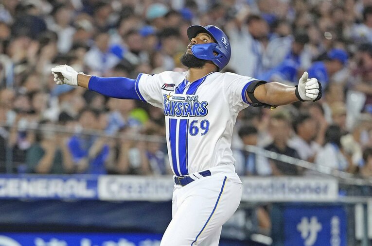 ついにCS圏内をとらえたベイスターズ。その反撃の原動力になっている新外国人、エンカーナシオンに話を聞いた ／ photograph by KYODO