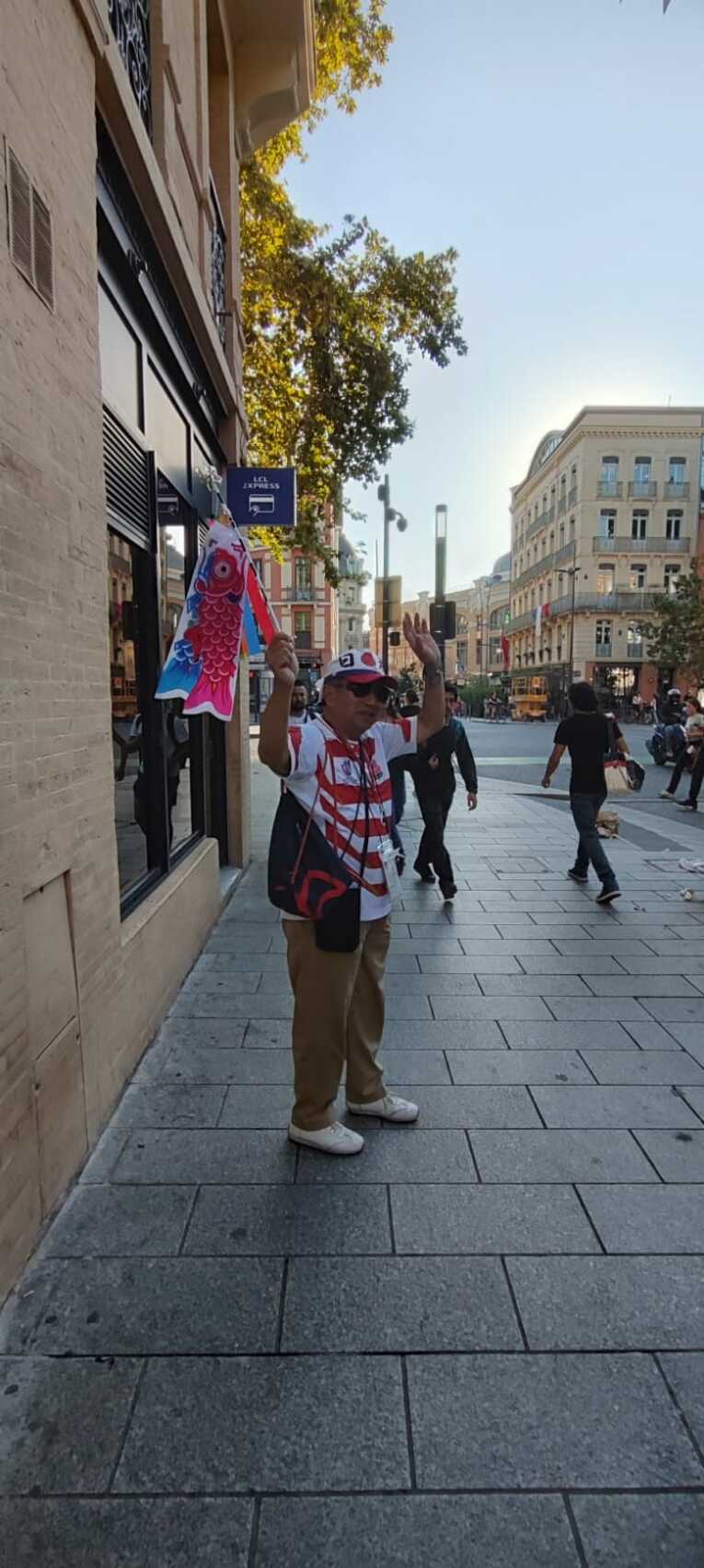 「ああ、身ぐるみ剥がされる」マルセイユ超危険地帯で“九死に一生”「危険を冒すべきではなかった」天才MFジダンの故郷で見た貧困の闇(17)