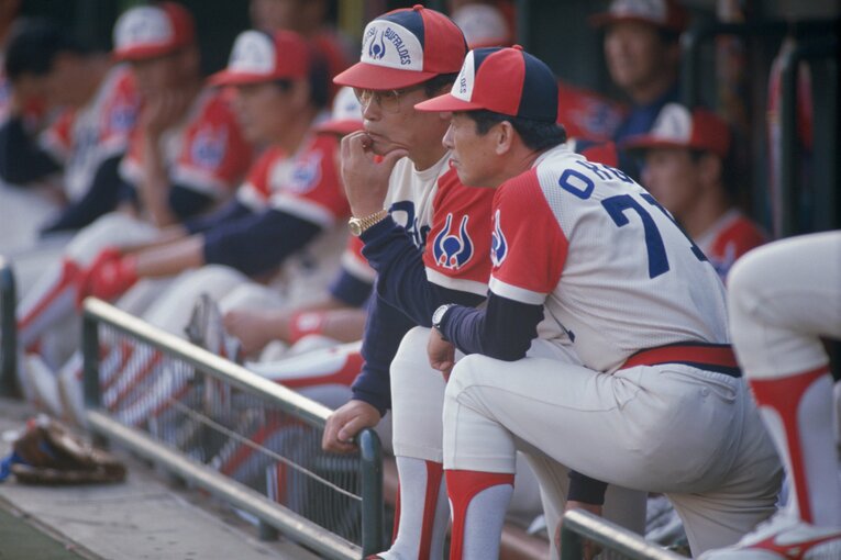 近鉄時代の仰木監督と中西太コーチ　©Sports Graphic Number