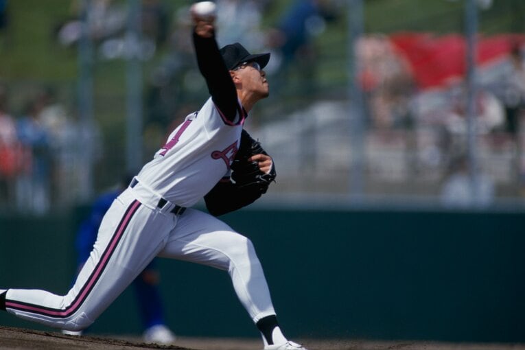 プロ1年目の小宮山。先発・リリーフ合わせて30試合に登板し、チームトップの投球回を記録した　©Koji Asakura