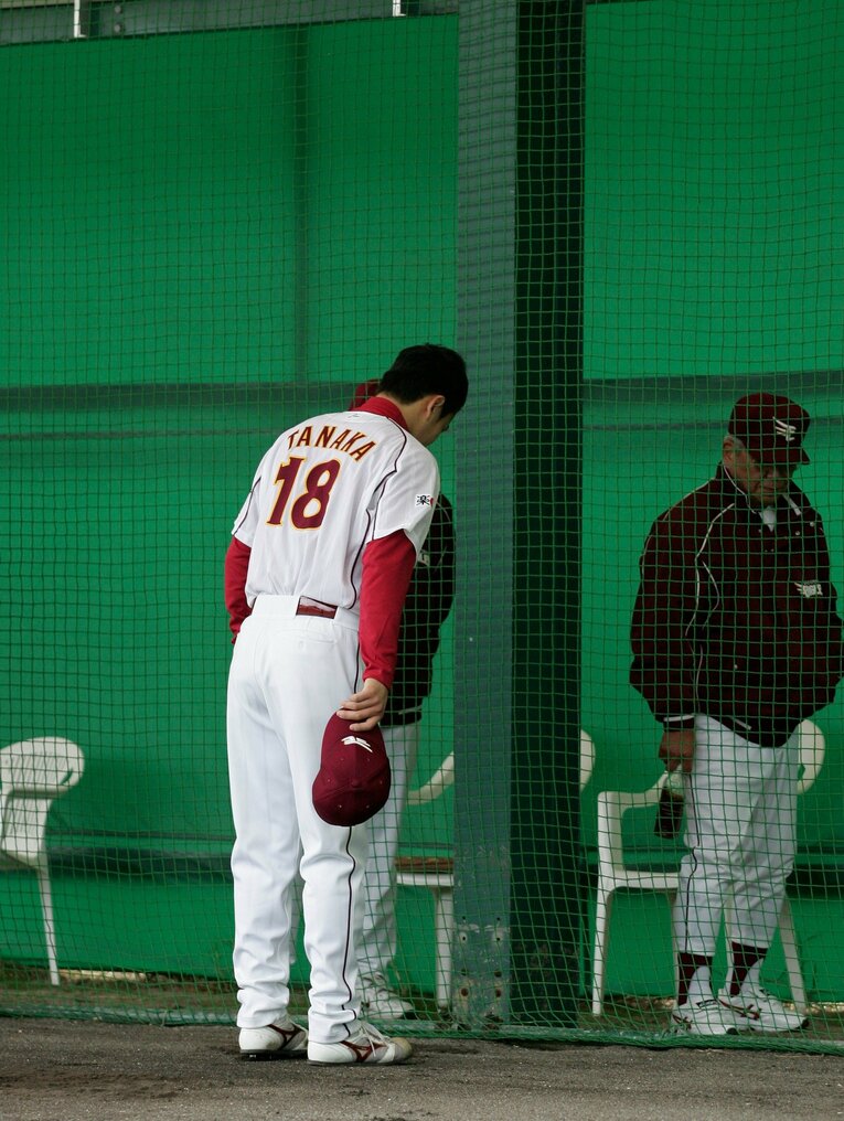 野村克也に頭を下げる田中将大（2007年）©︎Tamon Matsuzono
