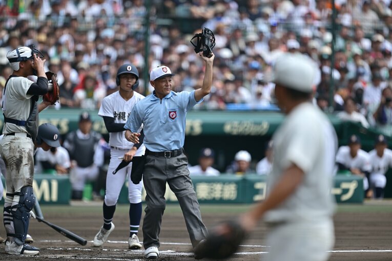 三振をコールしていた球審は判定を変え、デッドボールを認めた（2枚目／全6枚）　©Hideki Sugiyama