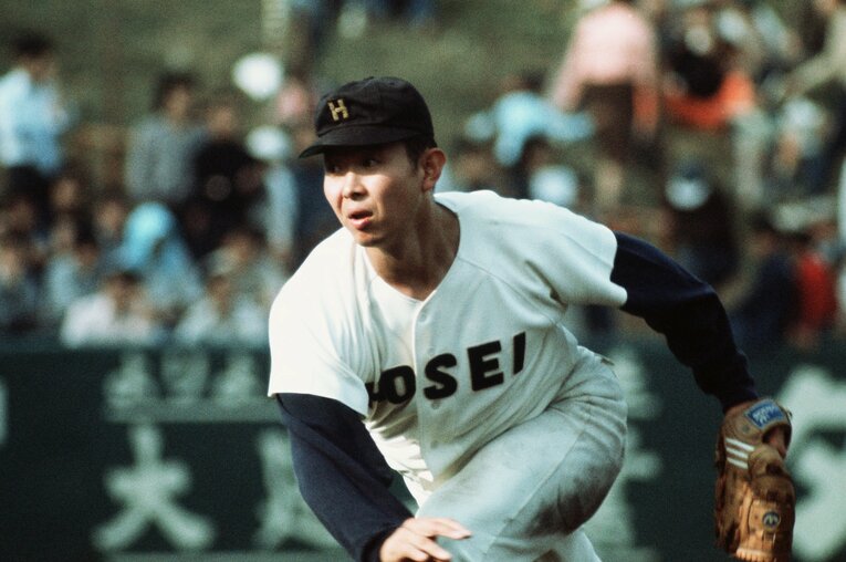 「江川卓vs原辰徳の初対決」1977年11月、明治神宮大会。法政大vs東海大。法政大時代の江川卓　©JIJI PRESS