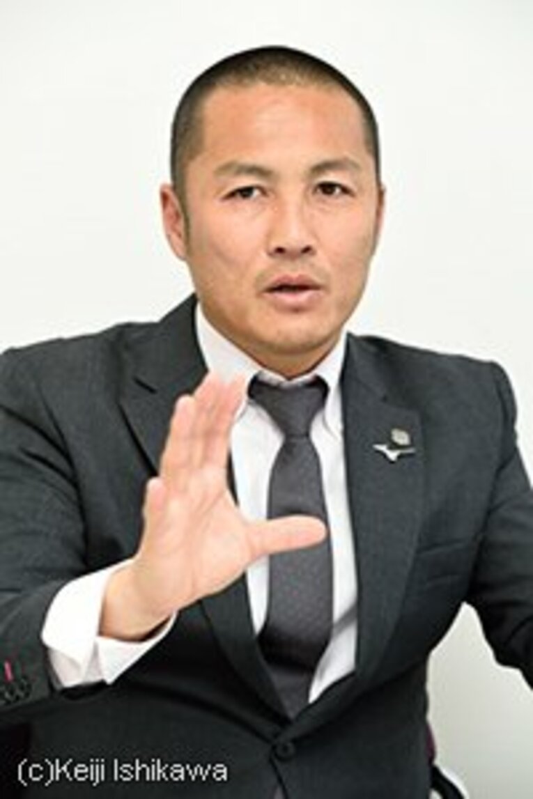 1972年4月30日、広島県生まれ。現役時代はミスターセレッソとして活躍し、Jリーグベストイレブンに2度選出。日本代表として'98年フランス、'02年日韓とW杯2大会に出場。現在はセレッソ大阪・アンバサダー。