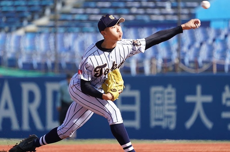 センバツに出場が決まった東海大菅生高の本田峻也投手。ドラフト候補としても注目したい ／ photograph by Sankei Shimbun