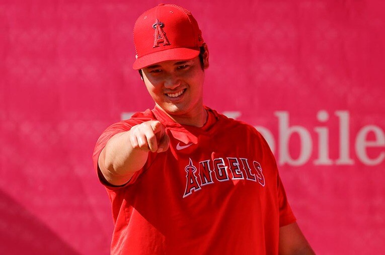 ブレーブス戦前の投球練習での大谷翔平 ／ photograph by Todd Kirkland/Getty Images