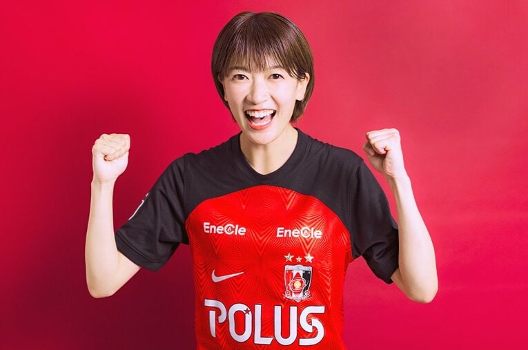 俳優・眞嶋優さんの“サッカー選手風ポートレート”。まるで試合前の選手紹介や加入決定後の写真のようなカッコよさ！ ／ photograph by Kiichi Matsumoto