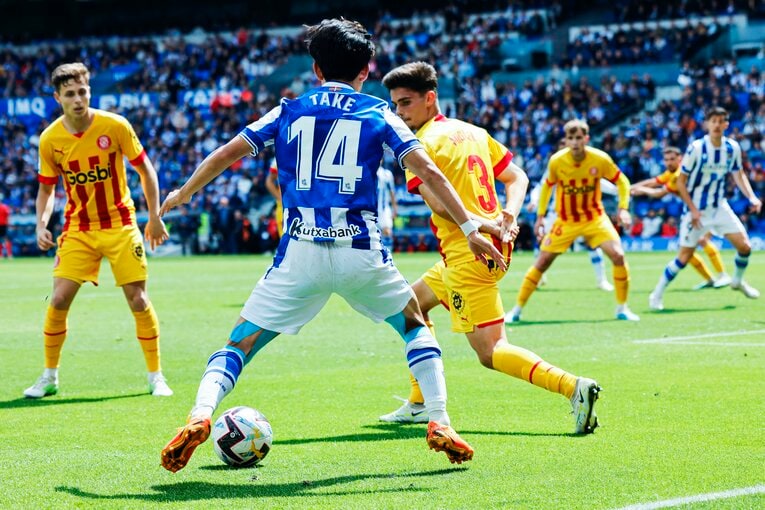 久保建英PK獲得＋シルバに絶妙アシストもドローに落胆　だが翌朝「クボ表紙の新聞」を持った地元のおじさんが…カメラマンは見た(45)