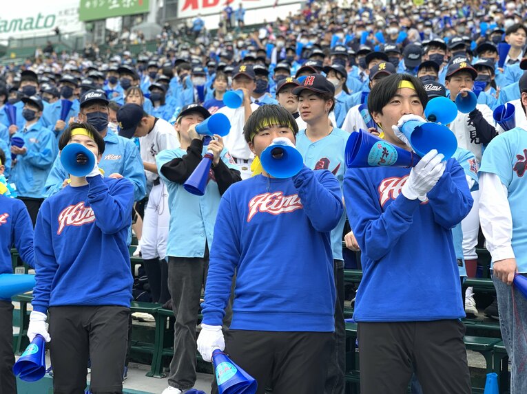 かの藤子不二雄Aは氷見出身。そこはやはり「忍者ハットリくん」主題歌を取り入れた永見高校 ©Yukiko Umetsu