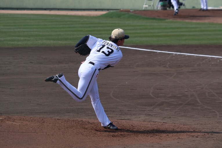 キャンプでの寺西　©Fumi Sawai