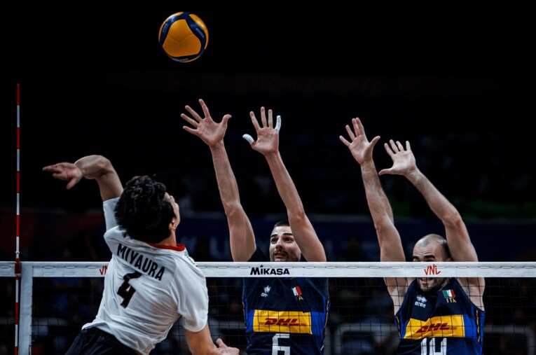 宮浦健人（VNLイタリア戦）　©︎Volleyball World